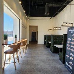 Tom N Toms coffee - Inside