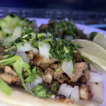 Tacuba Elite - Taco Suadero súper jugoso - Tacos Near Me - Laguna Hills, California Tacuba Elite - Taco Suadero súper jugoso - Tacos Near Me - Laguna Hills, California