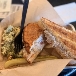 Tuna melt with pasta salad