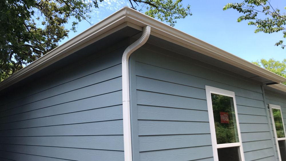 Slide of Black Diamond Seamless Gutter