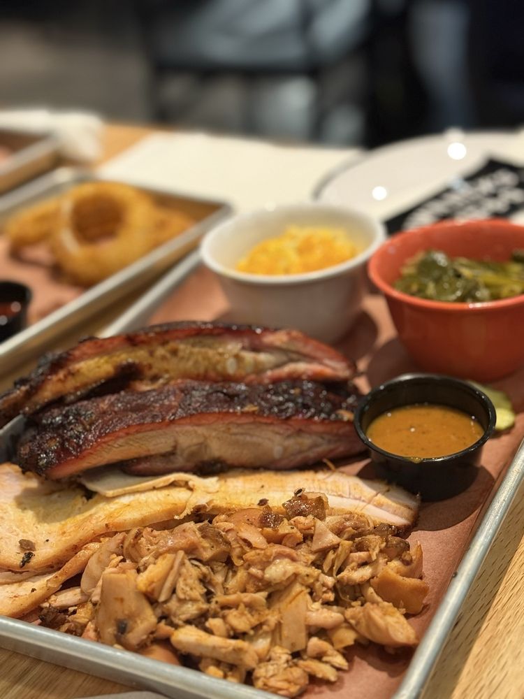 Jim 'N Nick's Bar-B-Q Logo