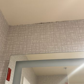 Hampton Inn Old Bridge - Black mold - Hotels Near Me - Old Bridge, New Jersey