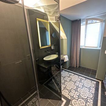 Royal St. Georges - Small bathroom - Hotels Near Me - Interlaken, BE