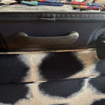 Index Urban - This is the grip handle Sal attached to the bottom. - Luggage Near Me - Encinitas, California Index Urban - This is the grip handle Sal attached to the bottom. - Luggage Near Me - Encinitas, California