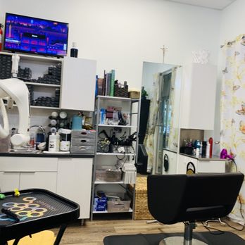 Maylin Beauty World - Style station - Hair Salons Near Me - Royal Palm Beach, Florida Maylin Beauty World - Style station - Hair Salons Near Me - Royal Palm Beach, Florida