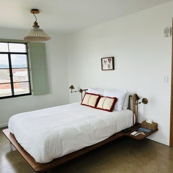 Common House - Hotel room - Bars Near Me - Chattanooga, Tennessee Common House - Hotel room - Bars Near Me - Chattanooga, Tennessee