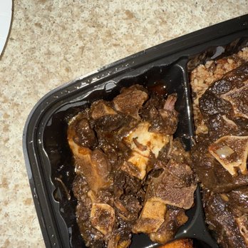 Dat A Gwan Jamaican Mobile Kitchen - 4. Oxtails - Food Trucks Near Me - San Bernardino, California