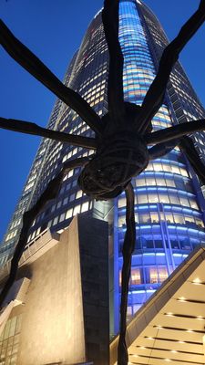 Roppongi Hills Mori Tower by null