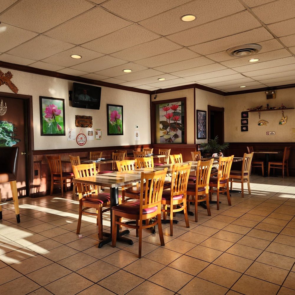 Thunwa Thai Cuisine - Big interior - Thai Near Me - Front Royal, Virginia Thunwa Thai Cuisine - Big interior - Thai Near Me - Front Royal, Virginia