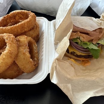 Ziggy’s - Onion rings & classic burger with housemate patty. Delish! - Vegan Near Me - Paso Robles, California