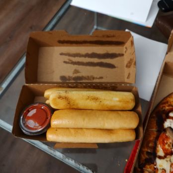Donatos Pizzeria - Bread sticks - Pizza Near Me - Indianapolis, Indiana Donatos Pizzeria - Bread sticks - Pizza Near Me - Indianapolis, Indiana
