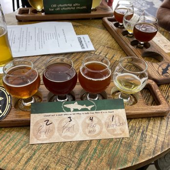 Dogfish Head Milton Brewery - Flight of Beers - Breweries Near Me - Milton, Delaware Dogfish Head Milton Brewery - Flight of Beers - Breweries Near Me - Milton, Delaware