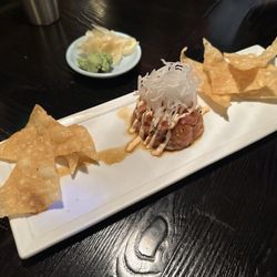 MakiAli - Sushi & Japanese Pub - Poke Nachos Salmon