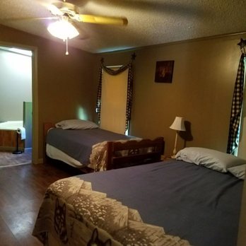 Hawks Riverside Lodge - Bedroom - Hotels Near Me - Verner, West Virginia