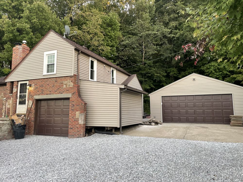 Neighbor Door - Garage Door Contractor in Munroe Falls, OH