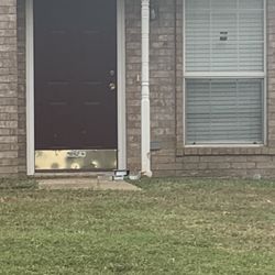 Papa Johns Pizza - This is the property across the street from me it has no mailbox or numbers on the building. That's my pizza on the ground.