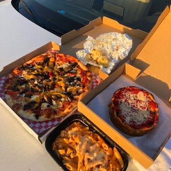 Union Pizza Company - "the farm" deep dish pizza, "bright flame veggie" pizza, chicken penne pasta - Pizza Near Me - Manhattan Beach, California Union Pizza Company - "the farm" deep dish pizza, "bright flame veggie" pizza, chicken penne pasta - Pizza Near Me - Manhattan Beach, California