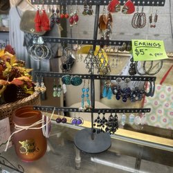 Flerish Thrift + Gift - Earrings