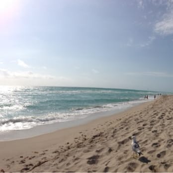 Miami Beach Boardwalk - Boardwalk on the right - Beaches Near Me