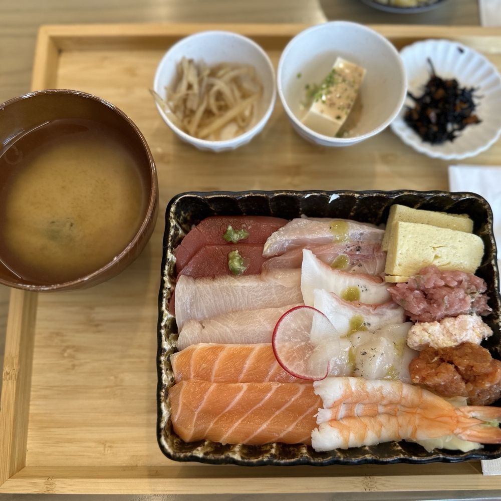 Akami Sushi - Chirashi with miso soup - Sushi Bars Near Me - Arcadia, California Akami Sushi - Chirashi with miso soup - Sushi Bars Near Me - Arcadia, California