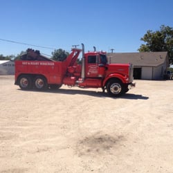 Day & Night Wrecker Service - Our Heavy Duty Wrecker