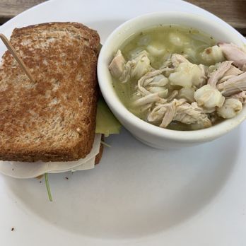 Rialto Cafe - Breakfast & Brunch Near Me - Fullerton, California