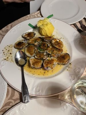 The Polo Lounge by null