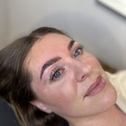 Natural Arch Brow Studio - Brow lamination