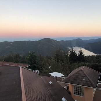 Villa Eyrie Resort - The view at sunset from our table! - Resorts Near Me - Malahat, British Columbia