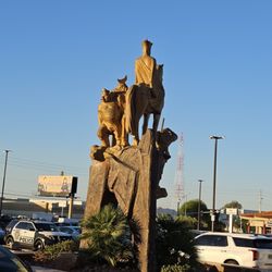 Chinatown Plaza - Sculptures in the center