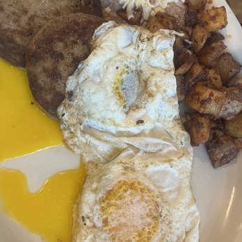 Los Jarrones - Huevos con Sausage - Mexican Near Me - El Paso, Texas