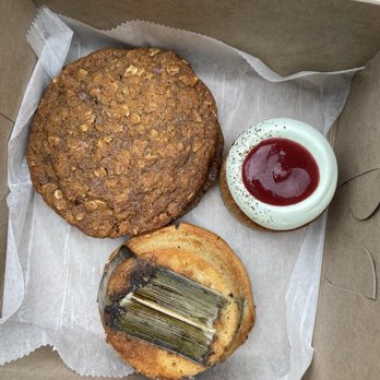 Del Sur Bakery & Cafe - Filipino Near Me - Chicago, Illinois