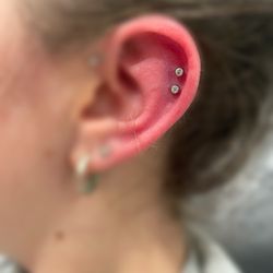 Nasa Piercing - Double helix done by Val @pokesbyval on insta