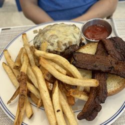 Saison - Medium burger with bacon and fries
