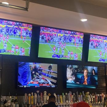 Buffalo Wild Wings - 5 of many TVs to watch the games - Chicken Wings Near Me - Sparks, Nevada
