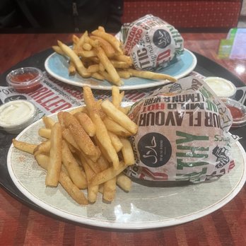 Peri Peri Original - Food served to our booth. - Chicken Shop Near Me - Laurel, Maryland