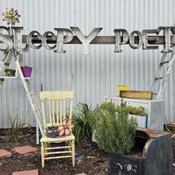 Sleepy Poet Antique Mall - Exterior
