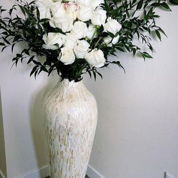 San Francisco Florist - Two dozen white roses and a pop of color simply breath-taking. Thank you Nicole-hope I did not butcher your name - Florists Near Me - San Francisco, California San Francisco Florist - Two dozen white roses and a pop of color simply breath-taking. Thank you Nicole-hope I did not butcher your name - Florists Near Me - San Francisco, California
