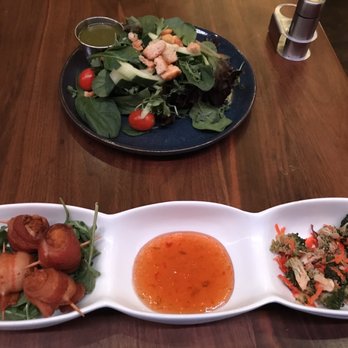 Countrypolitan Bar & Kitchen - Side salad and bacon wrapped scallops with pepper jelly - New American Near Me - Nashville, Tennessee