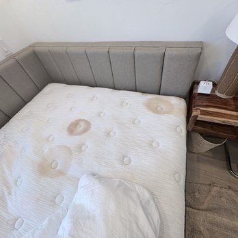 The Pearl Hotel - Mattress stains - San Diego, CA