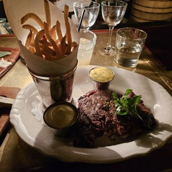 TRIVOLI TAVERN - Updated July 2024 - 1345 Photos & 602 Reviews - 114 N