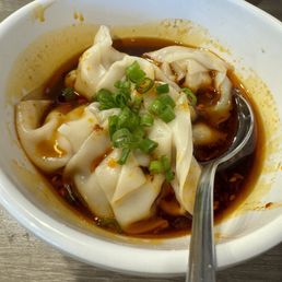 Chi oil chao shou (dumplings with chili oil) Chi oil chao shou (dumplings with chili oil)
