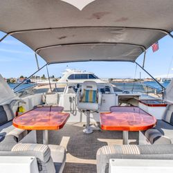 Boat Bed & Breakfast - Calypso Upper Deck