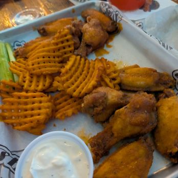 Big City Wings - Sweet potato waffle fries. Crawdaddy wings and Buffalo hot w/garlic. - Chicken Wings Near Me - Humble, Texas