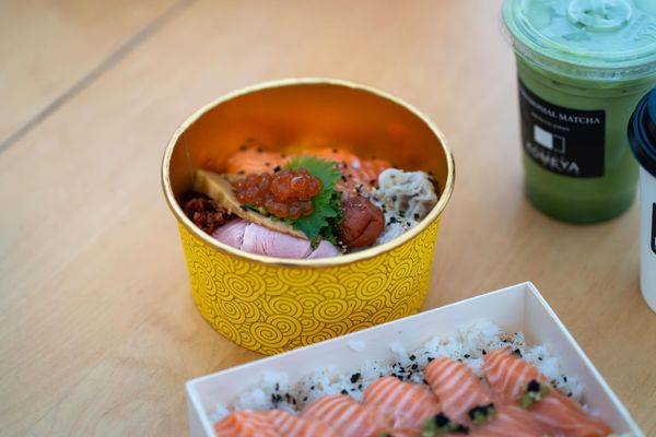 Komeya No Bento by null