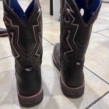 Emporium Western Store - Tony Lama boots - Women's Clothing Near Me - Bakersfield, California Emporium Western Store - Tony Lama boots - Women's Clothing Near Me - Bakersfield, California