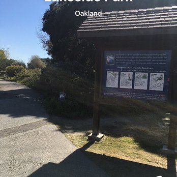 Lakeside Park - Happen to see this behind Lake Merritt a road and a giant flower  sculpture in the back and a gate was opened. - Parks Near Me - Oakland, California