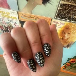 Polished Nails Spa - Matte Black with Silver Cheetah Print
