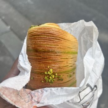 Boulangerie Julien - Pistachio Crookie - Bakeries Near Me - Paris, 75