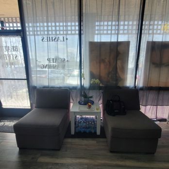 UMI3 Head & Scalp Care - Waiting Area - Day Spas Near Me - Upland, California UMI3 Head & Scalp Care - Waiting Area - Day Spas Near Me - Upland, California